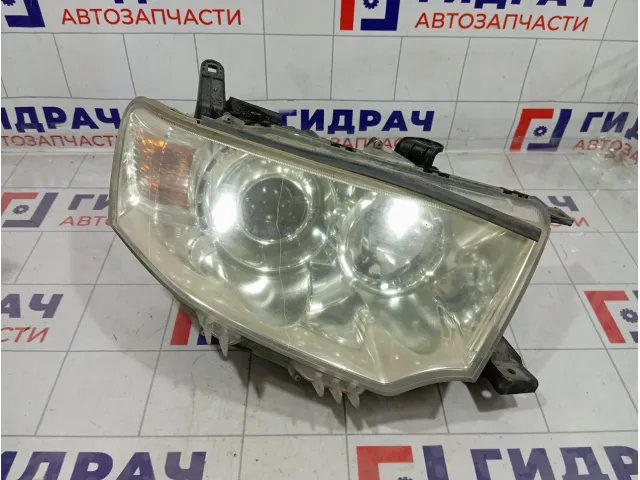 Фара правая Mitsubishi Pajero Sport 8301B316