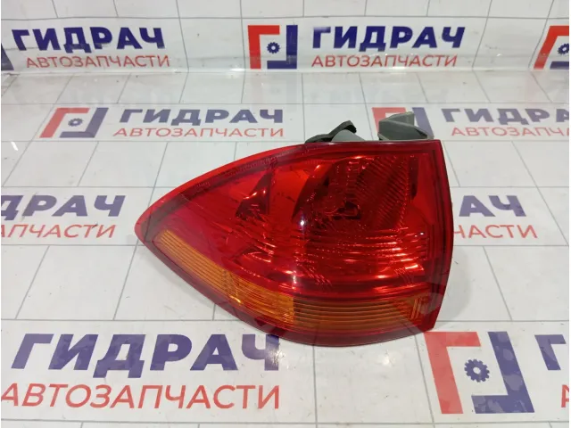Фонарь задний наружный левый Mitsubishi Pajero Sport 8330A835