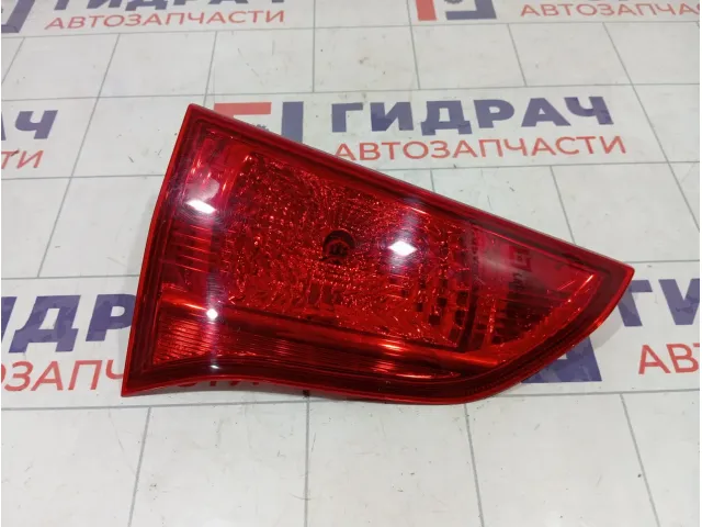 Фонарь задний внутренний левый Mitsubishi Pajero Sport 8331A161