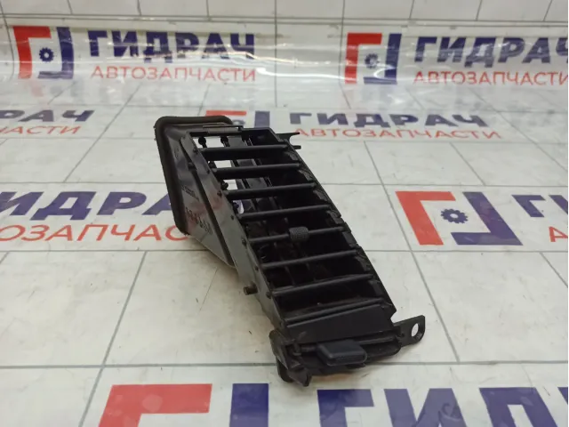 Дефлектор воздушный левый Mitsubishi Pajero Sport 8030A126