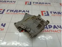 Кронштейн кондиционера Mitsubishi Pajero Sport MN123630