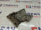 Кронштейн кондиционера Mitsubishi Pajero Sport MN123630