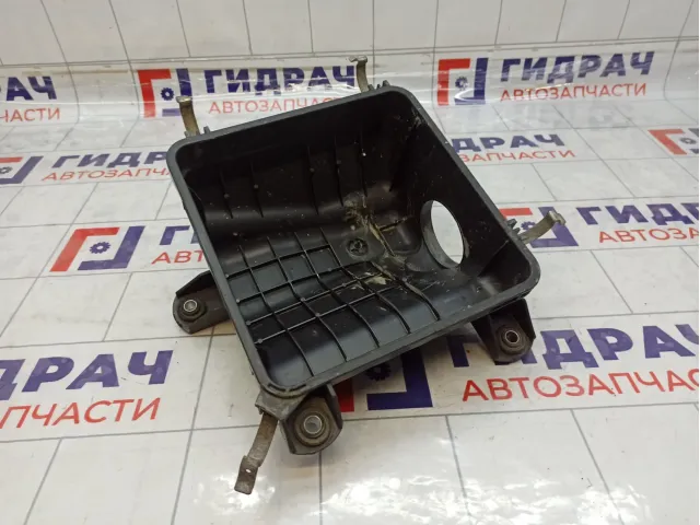 Корпус воздушного фильтра Mitsubishi Pajero Sport MN135613
