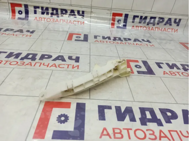 Направляющая переднего бампера правая Mitsubishi Pajero Sport MN146320