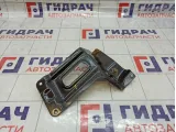 Кронштейн переднего бампера левый Mitsubishi Pajero Sport 6400F553