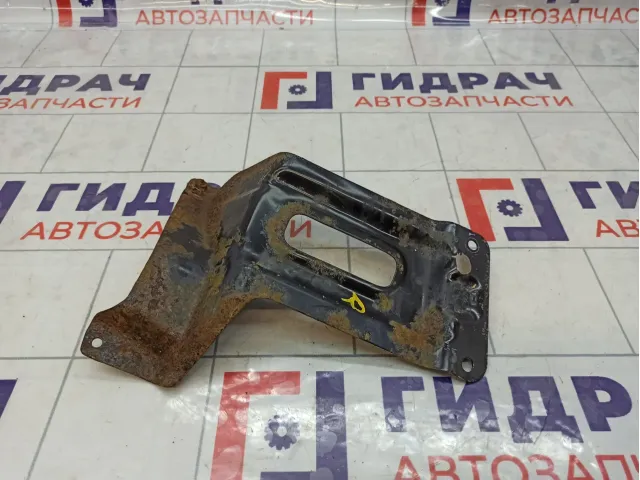 Кронштейн переднего бампера правый Mitsubishi Pajero Sport 6400F554