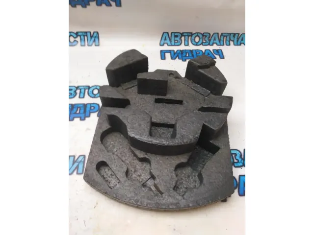 Ящик для инструментов Ford Mondeo IV 7S7117009BB Отличное состояние