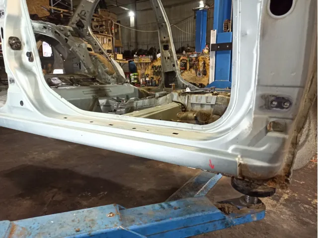 Порог со стойкой правый Nissan Almera Classic (B10) 76010-95F0B