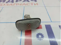 Повторитель на крыло белый Nissan Almera Classic (B10) 26160-95F0A