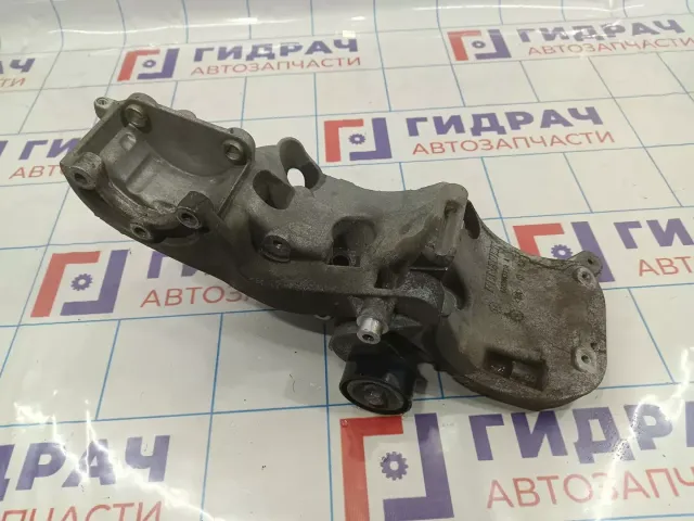 Кронштейн генератора Nissan Almera (G15) 688304373R