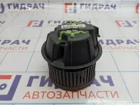 Моторчик отопителя Nissan Almera (G15) 272106020R