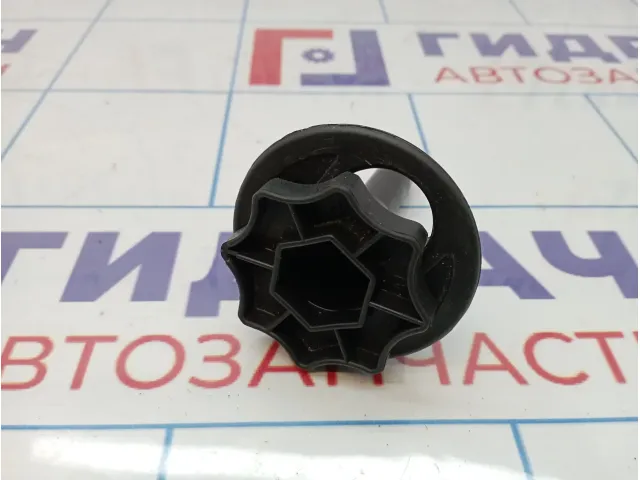 Болт крепления запасного колеса Nissan Almera (G15) 7703041034