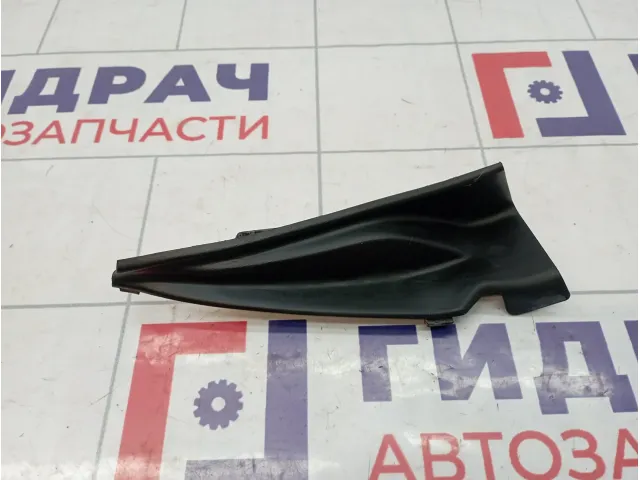Накладка решетки стеклоочистителя правая Nissan Almera (G15) 66894-EW000