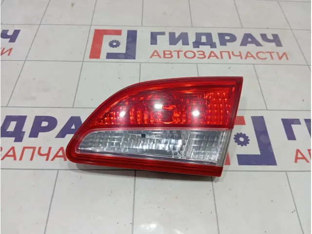 Фонарь задний внутренний правый Nissan Almera 265504AA1A
