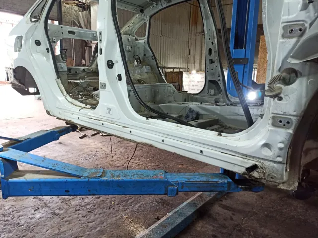 Порог со стойкой правый Nissan Almera