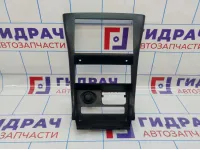 Рамка магнитолы Nissan Almera Classic (B10) 68245-95F0B. Царапины.