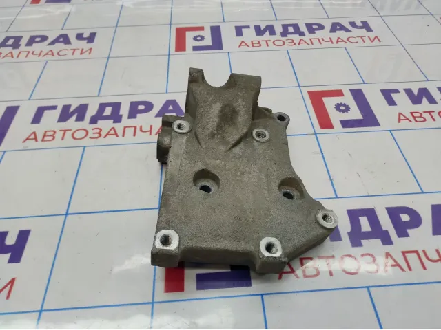 Кронштейн генератора Nissan Almera Classic (B10) 11910-95F0A.