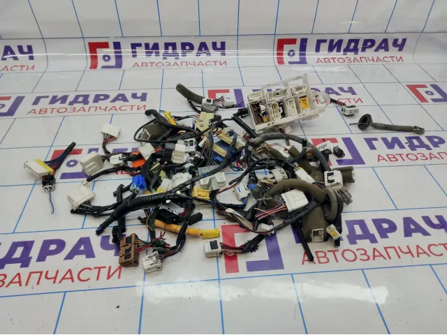 Фишка (разъём) Nissan Almera Classic (B10) .