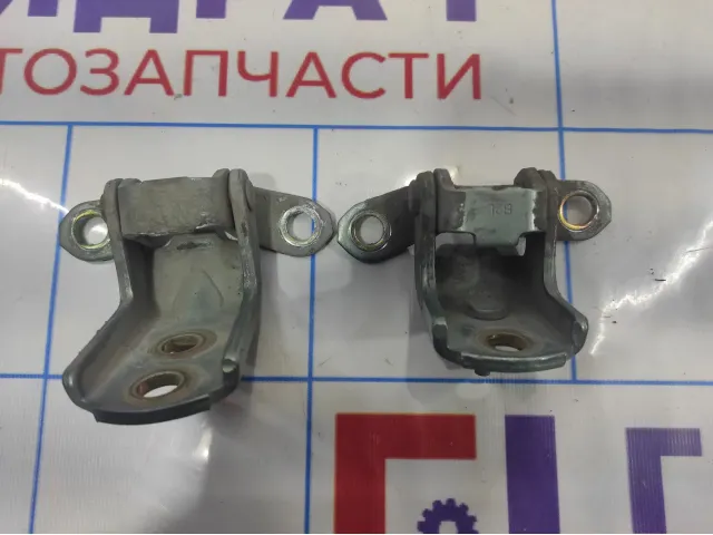 Петли двери задней левой Nissan Almera Classic (B10) . Комплект.