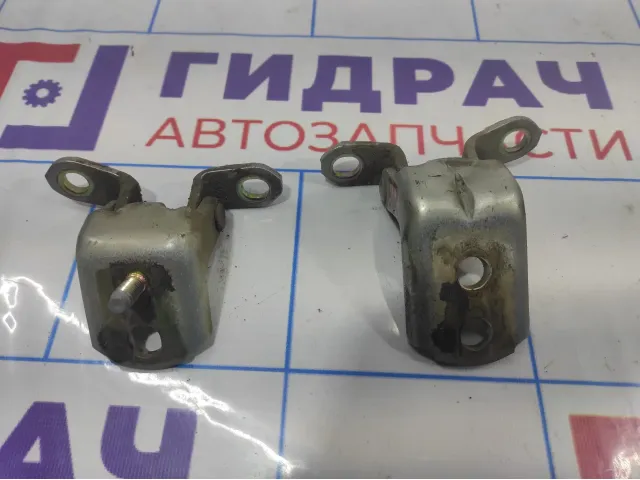 Петли двери задней правой Nissan Almera Classic (B10) . Комплект.
