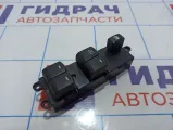 Блок управления стеклоподъемниками Nissan Almera Classic (B10) 25400-95F0A.
