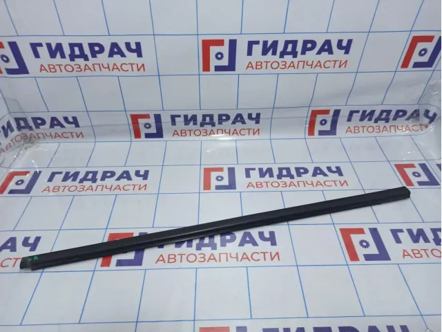 Накладка стекла переднего правого Nissan Almera Classic (B10) 80820-95F0A. Наружная.