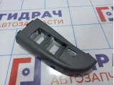 Накладка обшивки двери передней левой Nissan Almera Classic (B10) 80961-95F0D. На блок управления стеклоподъемниками.