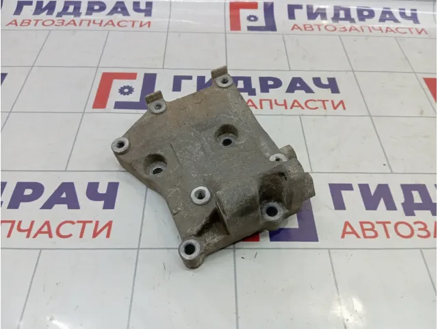 Кронштейн генератора Nissan Almera Classic (B10) 11910-95F0A