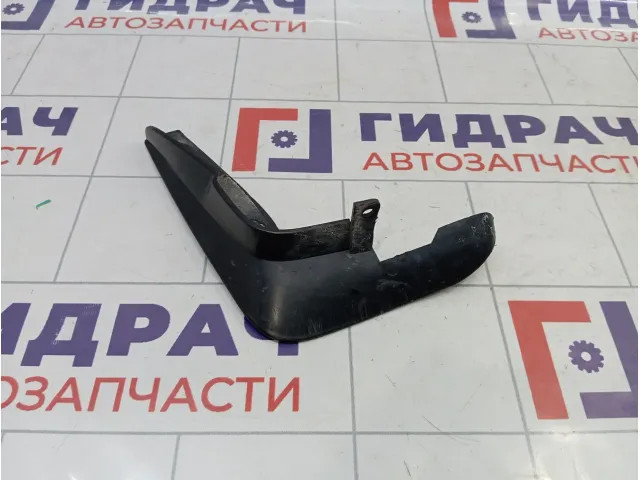 Брызговик передний левый Nissan Almera Classic (B10)