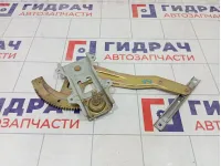 Стеклоподъемник механический задний правый Nissan Almera Classic 8272095F0A