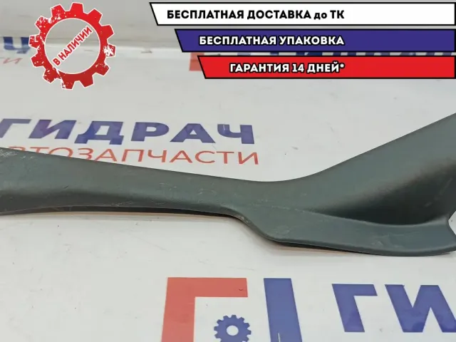 Накладка порога внутренняя задняя правая Nissan Almera Classic 76953-95F0D. Царапины.