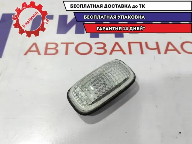 Повторитель на крыло белый Nissan Almera Classic 26160-95F0A.
