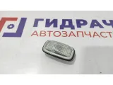 Повторитель на крыло белый Nissan Almera Classic 26160-95F0A.