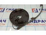 Щит опорный задний левый с тросом Nissan Almera Classic 44030-95F0B. 36531-95F0A-трос.