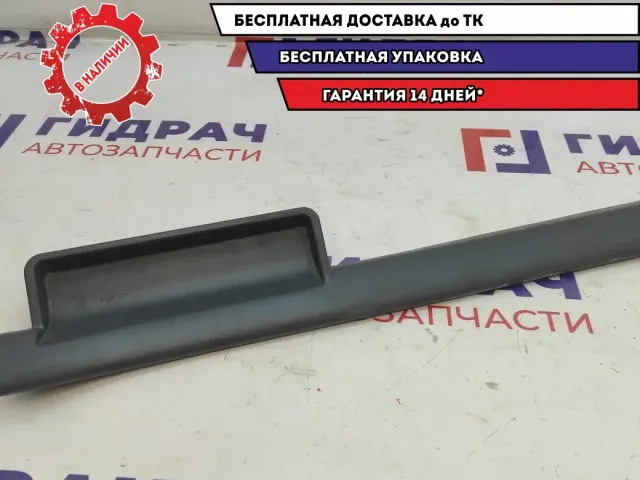 Накладка порога правая передняя Nissan Almera Classic 8322531000.