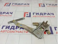 Стеклоподъемник механический задний правый Nissan Almera Classic 8272095F0A