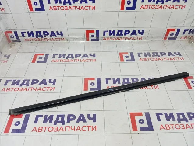 Накладка стекла переднего правого Nissan Almera Classic 8082095F0A