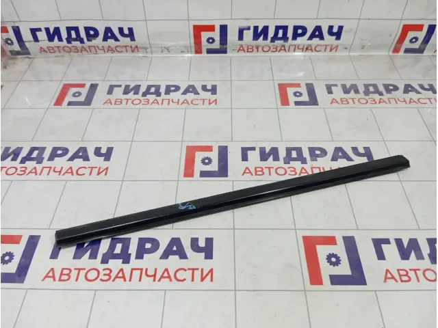 Накладка стекла заднего правого Nissan Almera Classic 8282095F0A