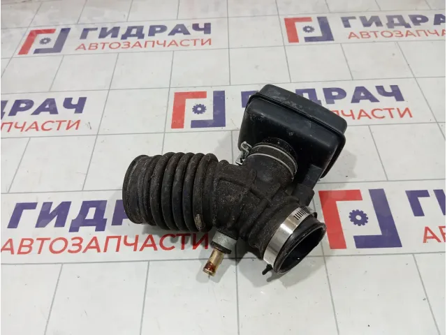 Патрубок воздушного фильтра Nissan Almera Classic 1657895F0B