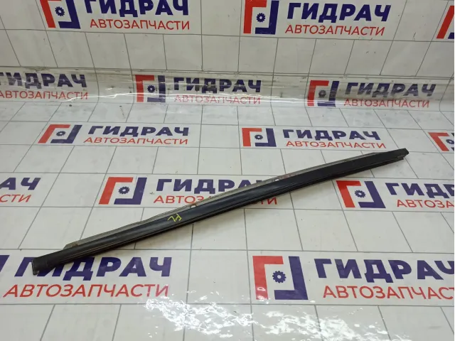 Молдинг лобового стекла левый Nissan Almera Classic 7681195F0A