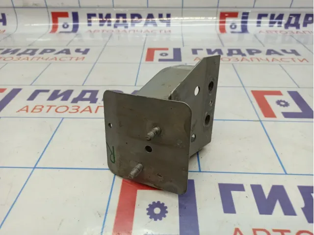 Кронштейн усилителя переднего бампера правый Nissan Almera Classic (B10) 62095-95F0B