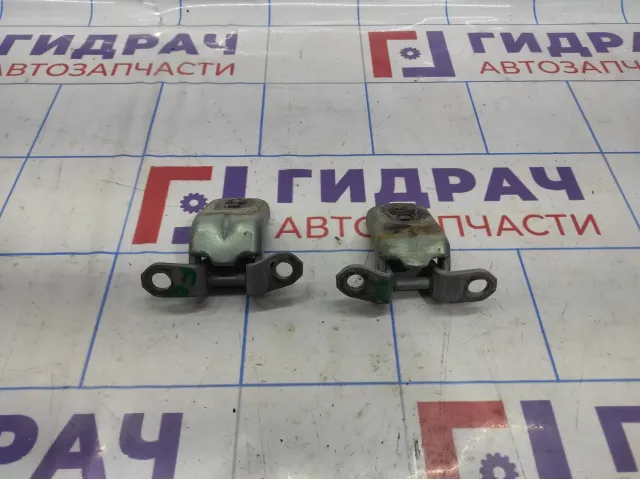 Петли двери передней правой Nissan Almera Classic (B10)