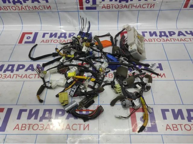 Фишка (разъем) Nissan Almera Classic (B10)