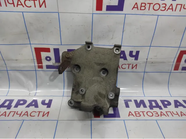Кронштейн генератора Nissan Almera Classic (B10) 11910-95F0A