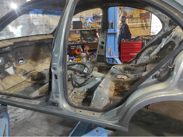 Порог со стойкой левый Nissan Almera Classic (B10)