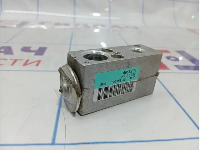 Клапан кондиционера Nissan Almera (G15) 6001547682