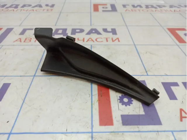 Накладка решетки стеклоочистителя лобового стекла правая Nissan Almera (G15) 66894-EW000.