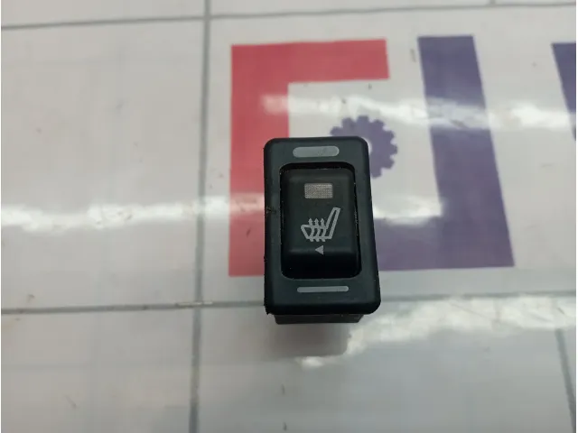 Кнопка обогрева сиденья левая Nissan Almera (N16) 25500-70J00