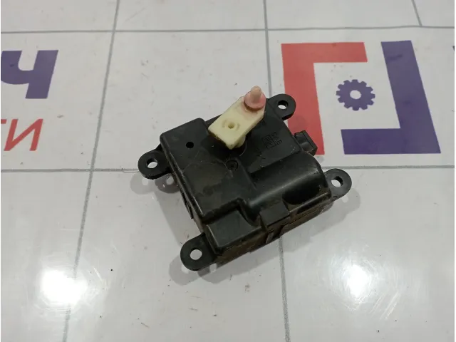 Моторчик заслонки отопителя Nissan Almera (N16)