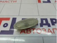 Повторитель поворота белый Nissan Almera (N16) 26160-BN40A